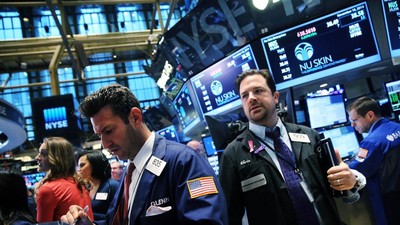 Phố Wall tìm cách thích ứng với biến động lớn